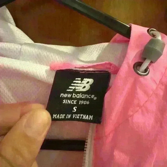 New Balance hot pink  Windbreaker Jacket Women's Size Small - Picture 2 of 5